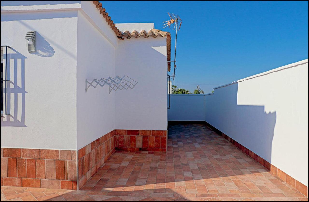 コニル・デ・ラ・フロンテラ Casa Colorado Con Piscinaヴィラ エクステリア 写真